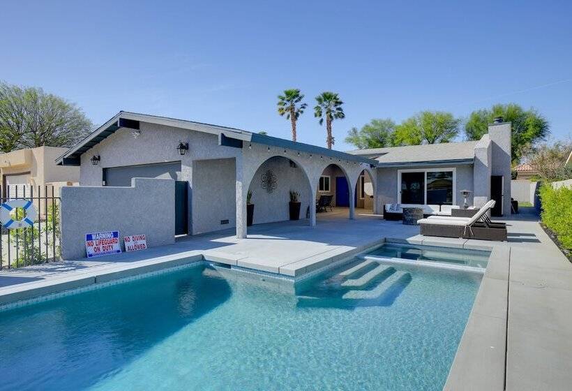 Retreat W/ Theater Room & Pool Deck In Palm Desert