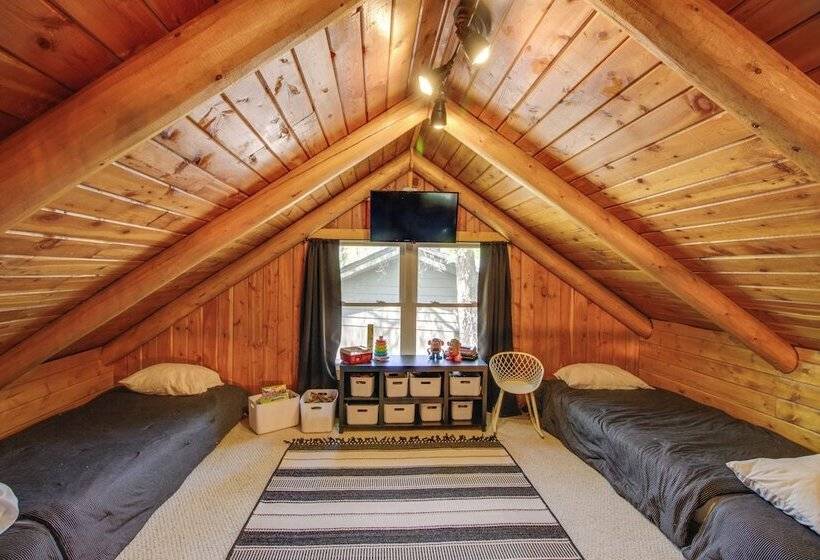 Pet Friendly Breezy Point Cabin: 1 Mi To Beach!