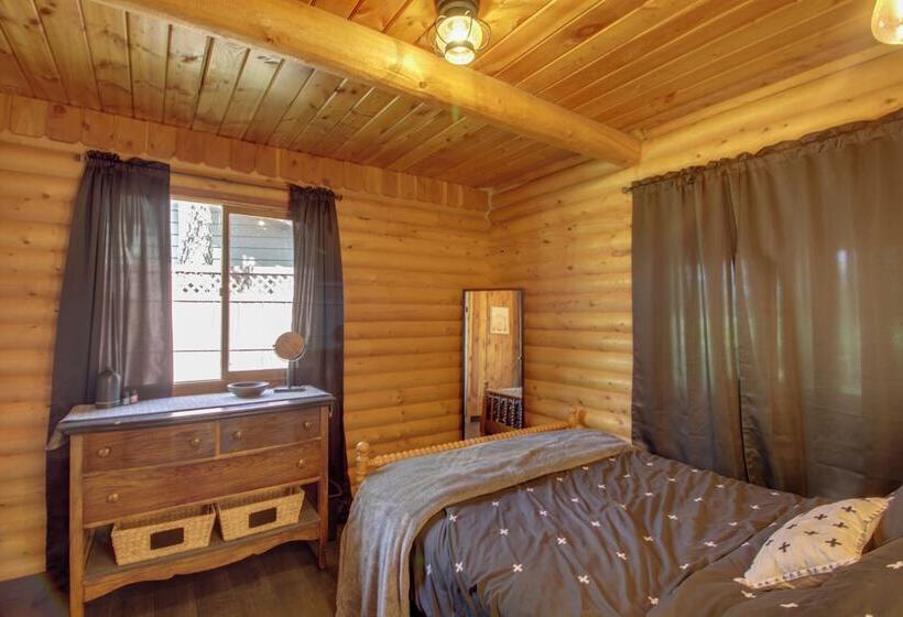 Pet Friendly Breezy Point Cabin: 1 Mi To Beach!