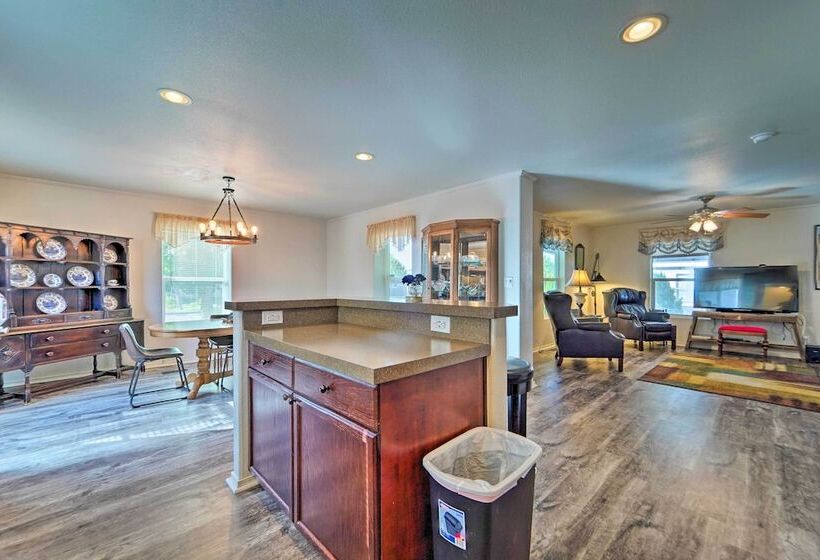 Peaceful Portales Escape W/ Patio & Grill!