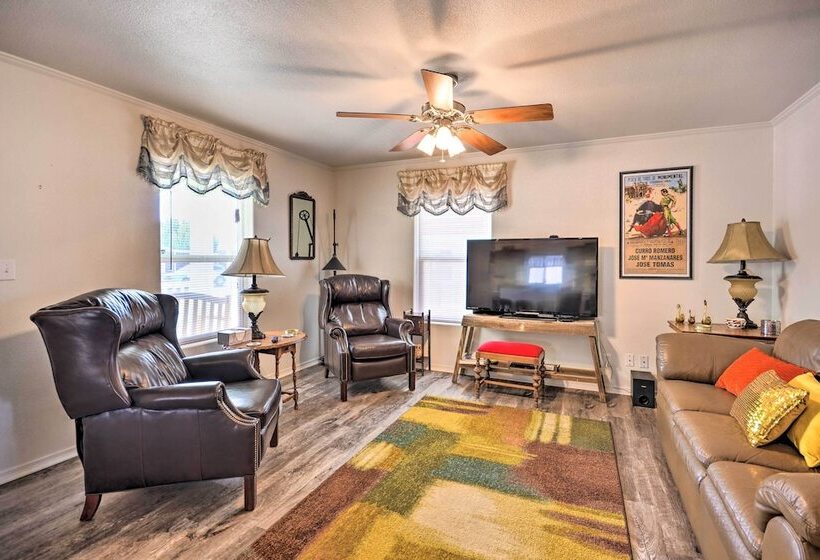 Peaceful Portales Escape W/ Patio & Grill!