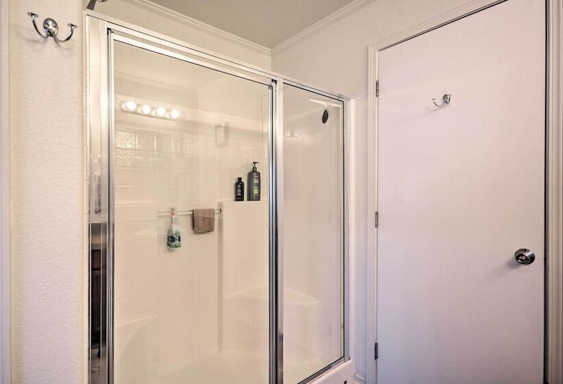 Peaceful Portales Escape W/ Patio & Grill!