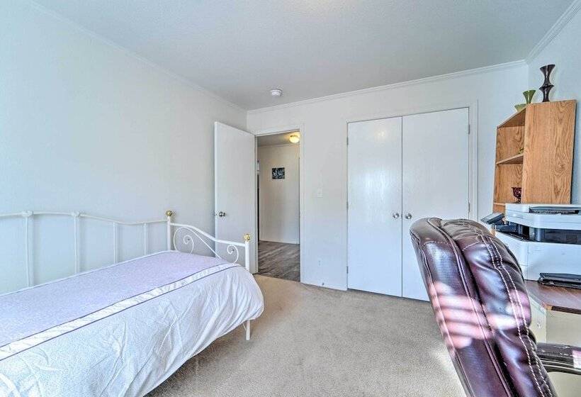 Peaceful Portales Escape W/ Patio & Grill!