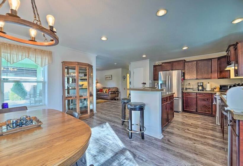 Peaceful Portales Escape W/ Patio & Grill!