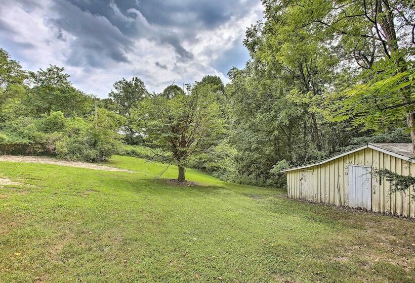 Peaceful Gainesboro Retreat W/ Deck & Yard!