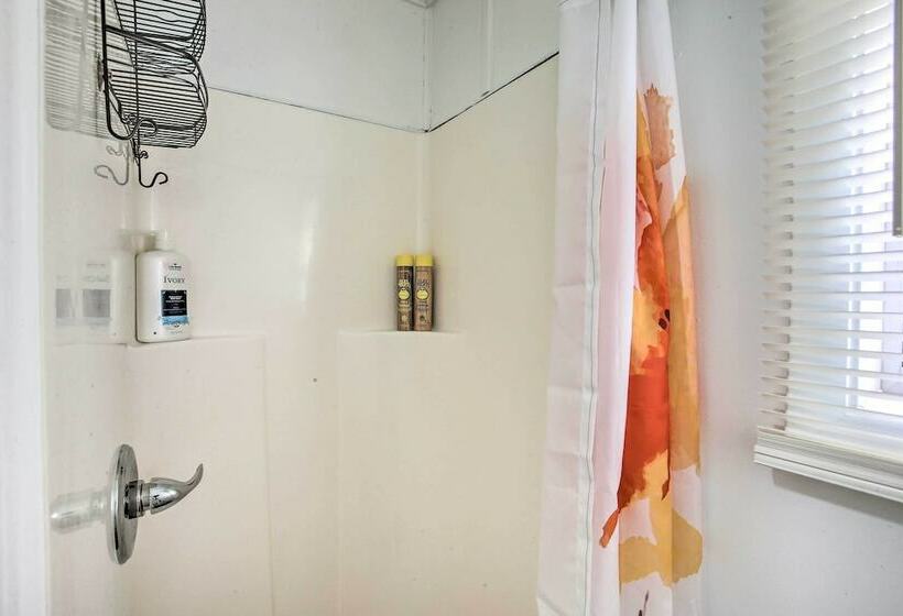 Peaceful Gainesboro Retreat W/ Deck & Yard!