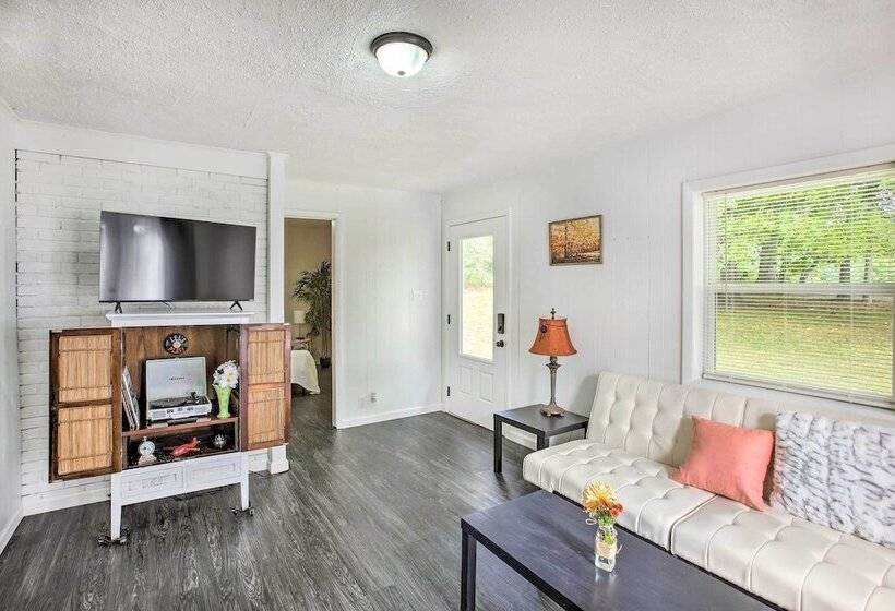 Peaceful Gainesboro Retreat W/ Deck & Yard!
