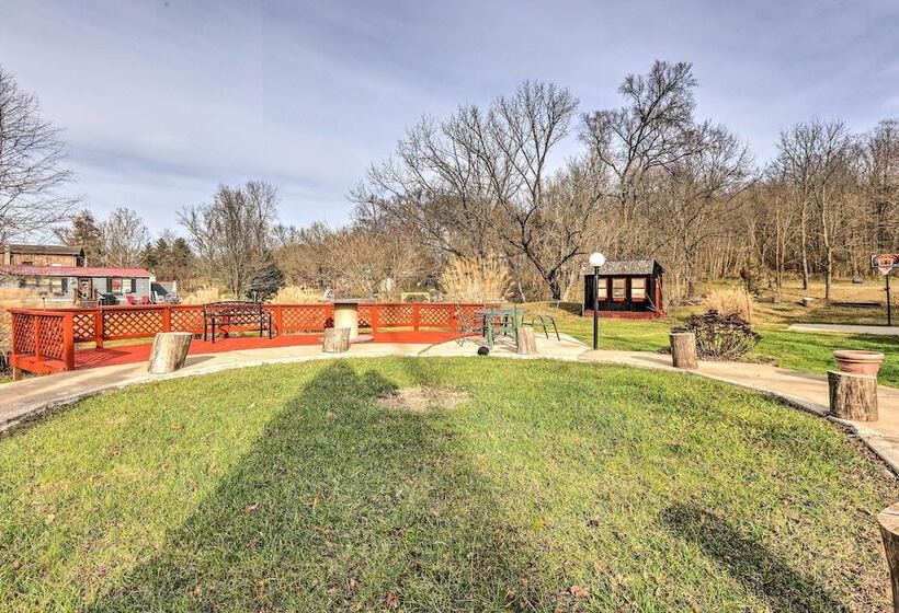 Peaceful Mt Sterling Cabin: Deck & Fire Pit!