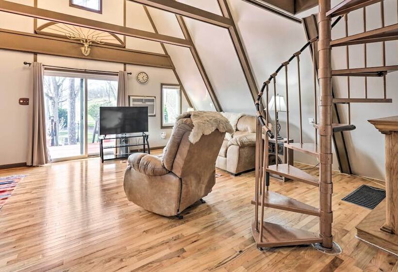 Peaceful Mt Sterling Cabin: Deck & Fire Pit!