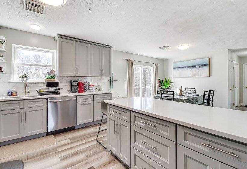 Hot Tub, Game Room: Peaceful Poconos Home!