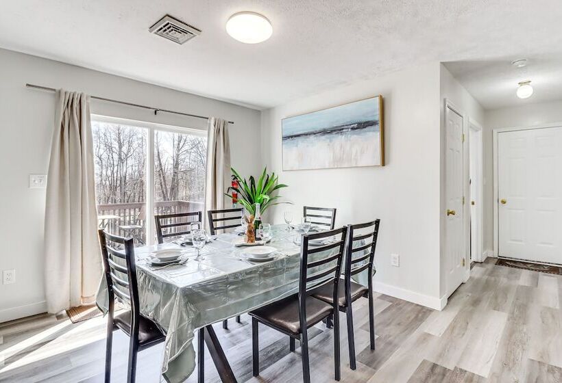 Hot Tub, Game Room: Peaceful Poconos Home!