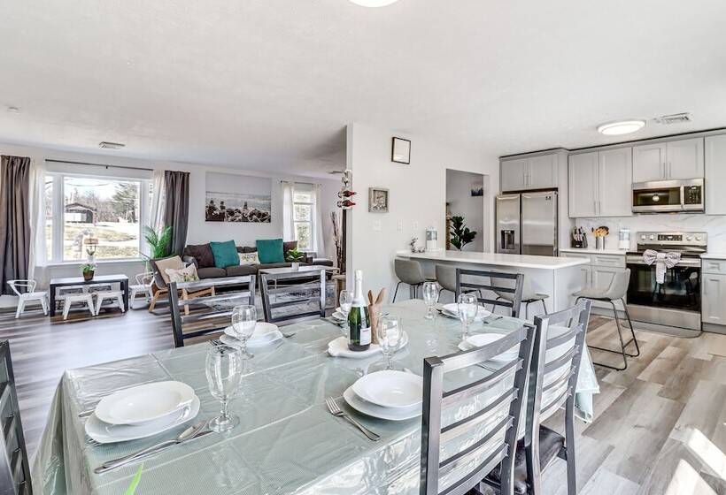 Hot Tub, Game Room: Peaceful Poconos Home!