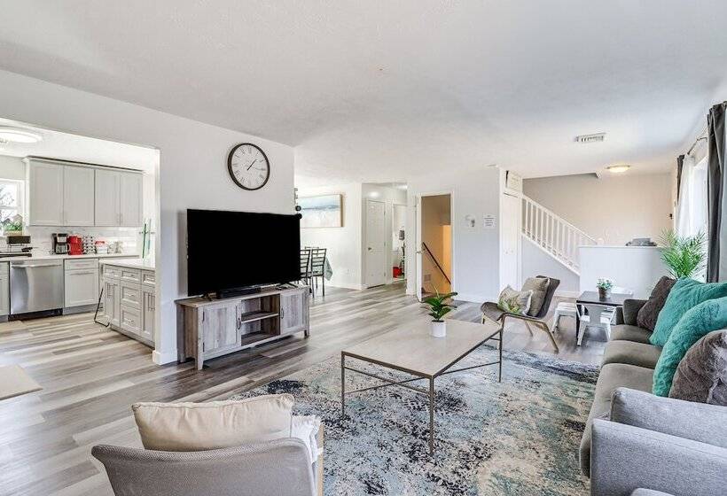 Hot Tub, Game Room: Peaceful Poconos Home!