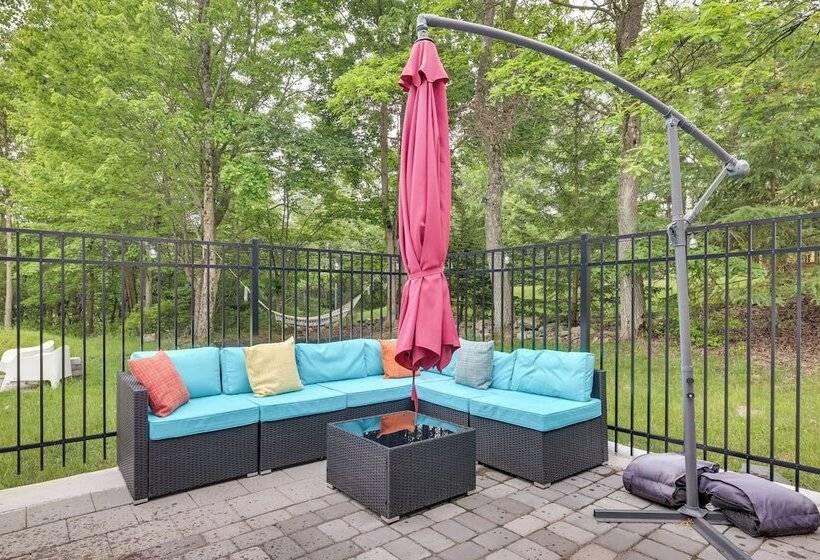 Hot Tub, Game Room: Peaceful Poconos Home!