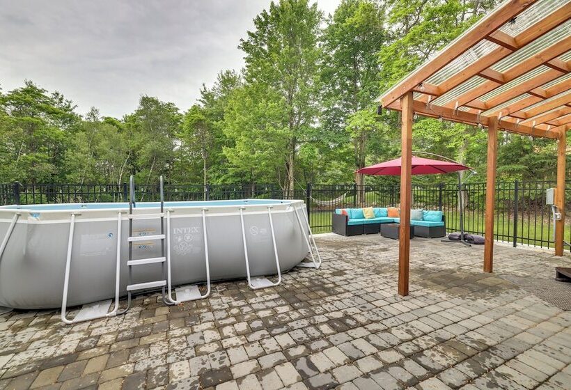 Hot Tub, Game Room: Peaceful Poconos Home!