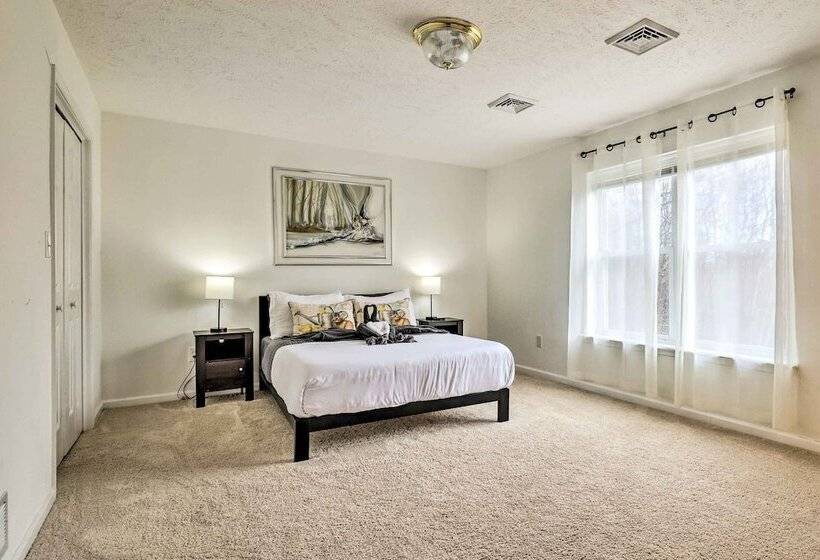 Hot Tub, Game Room: Peaceful Poconos Home!