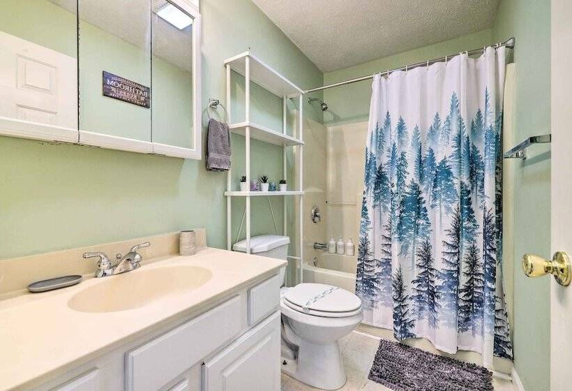 Hot Tub, Game Room: Peaceful Poconos Home!