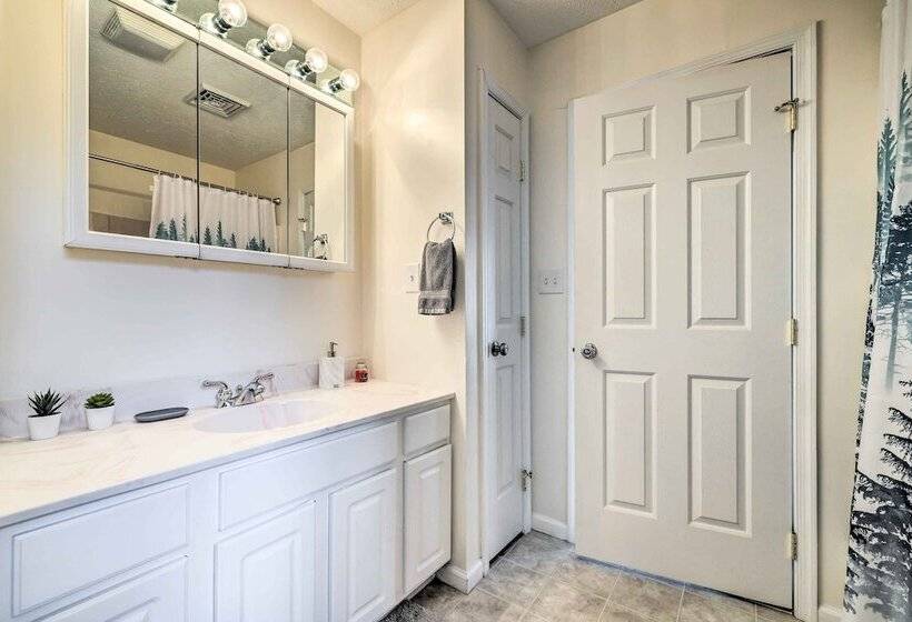 Hot Tub, Game Room: Peaceful Poconos Home!