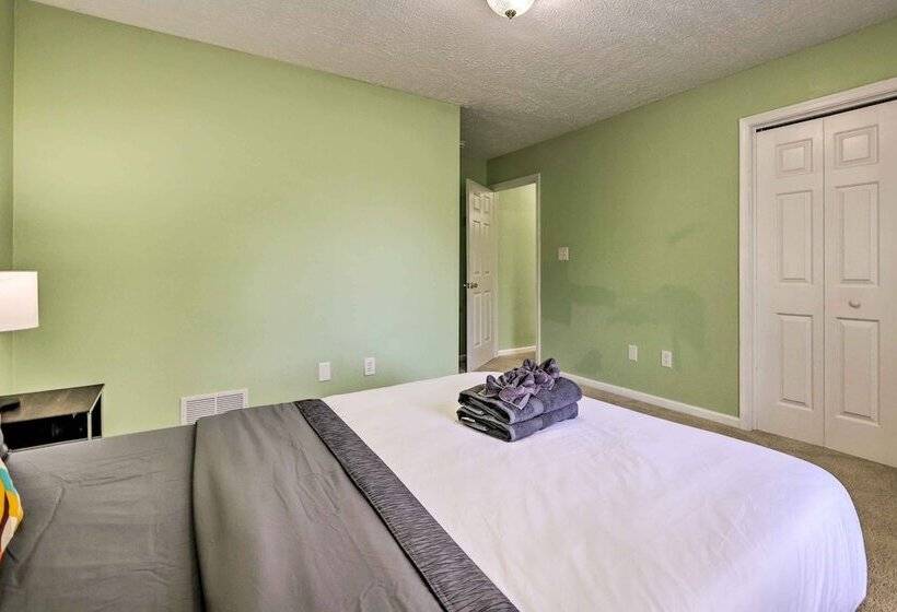 Hot Tub, Game Room: Peaceful Poconos Home!