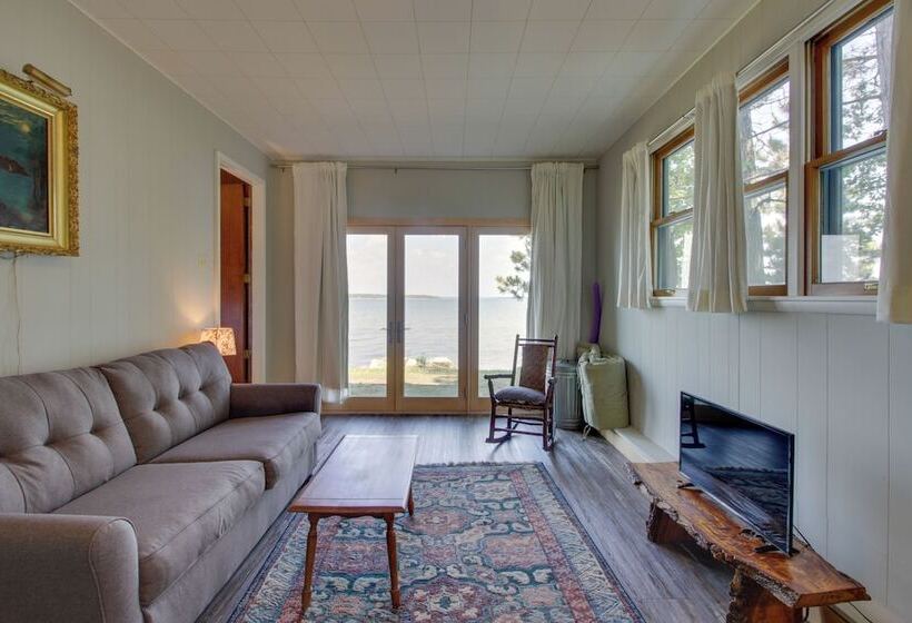 Pelican Lake Cabin: Private Beach + Scenic Sunsets