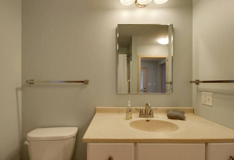 Pelican Lake Cabin: Private Beach + Scenic Sunsets