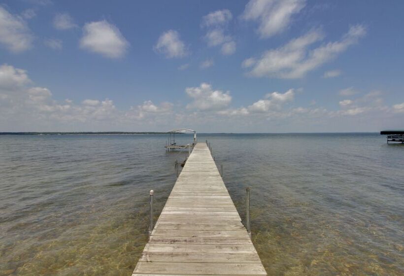 Pelican Lake Cabin: Private Beach + Scenic Sunsets