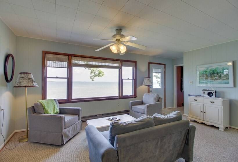 Pelican Lake Cabin: Private Beach + Scenic Sunsets