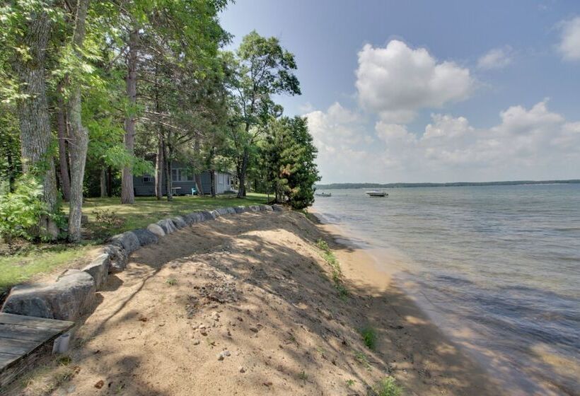 Pelican Lake Cabin: Private Beach + Scenic Sunsets