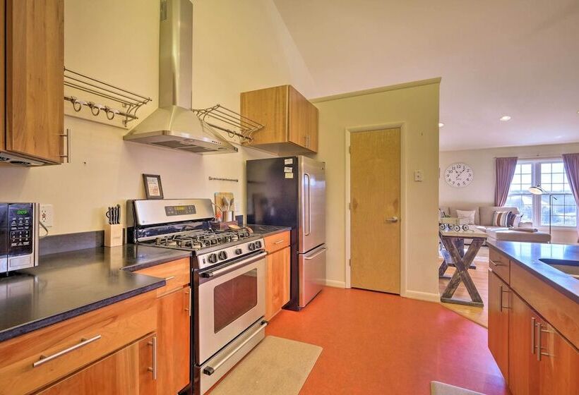 Pet Friendly Cottage With Game Room & Fire Pit!