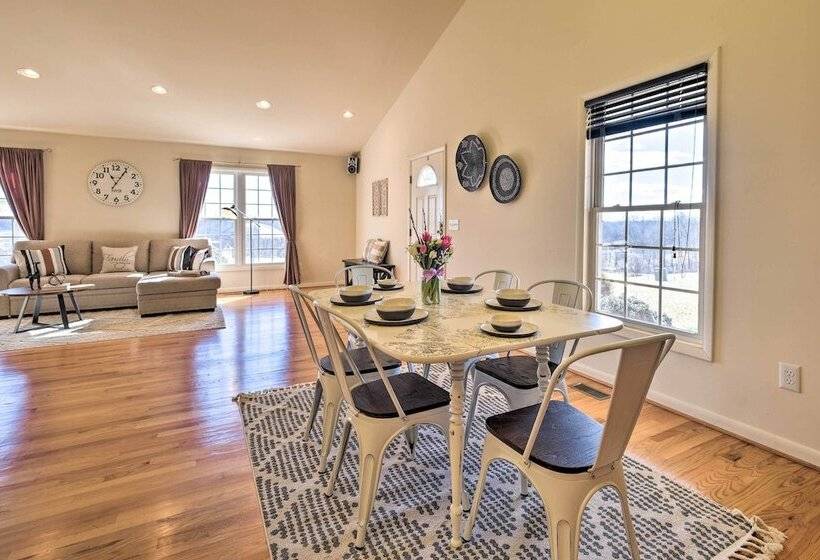 Pet Friendly Cottage With Game Room & Fire Pit!