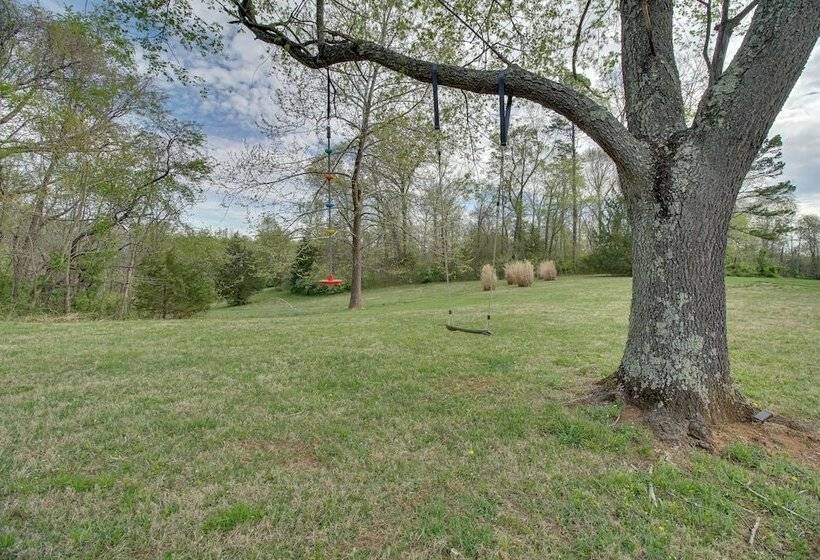 Pet Friendly Cottage With Game Room & Fire Pit!