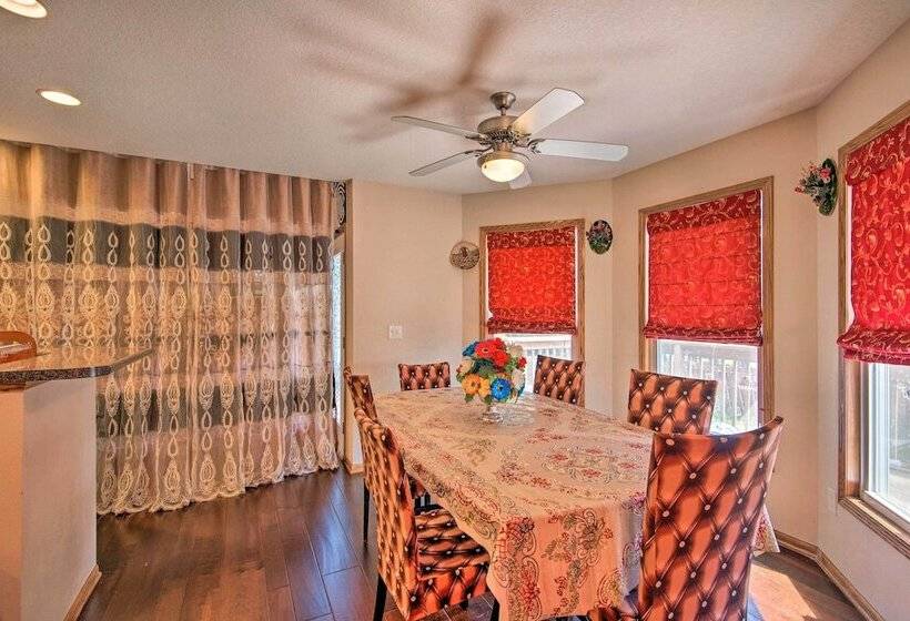 Pet Friendly Des Moines Home W/ Fenced Yard!