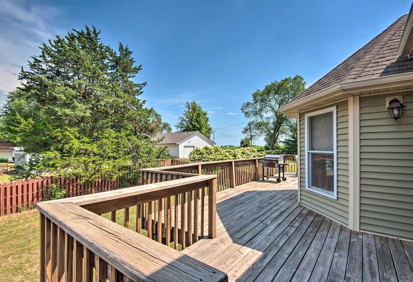 Pet Friendly Des Moines Home W/ Fenced Yard!