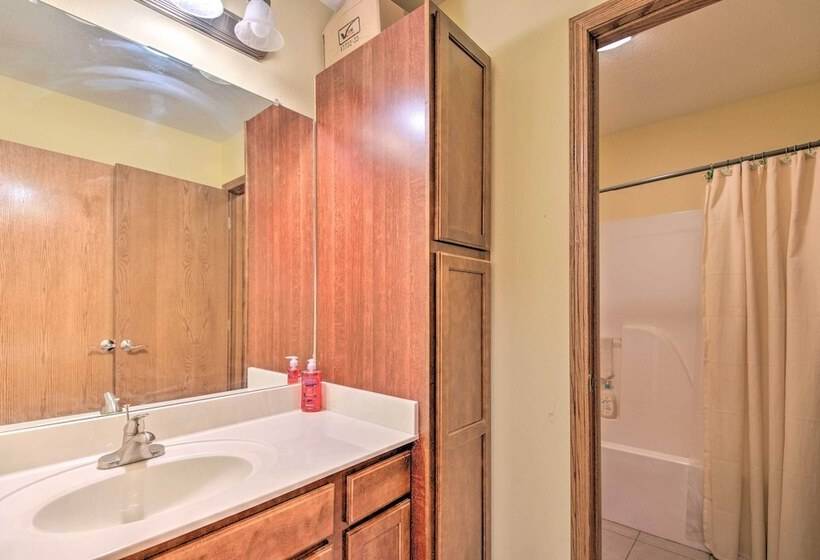 Pet Friendly Des Moines Home W/ Fenced Yard!