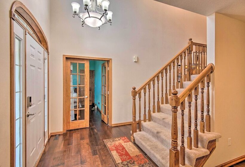 Pet Friendly Des Moines Home W/ Fenced Yard!