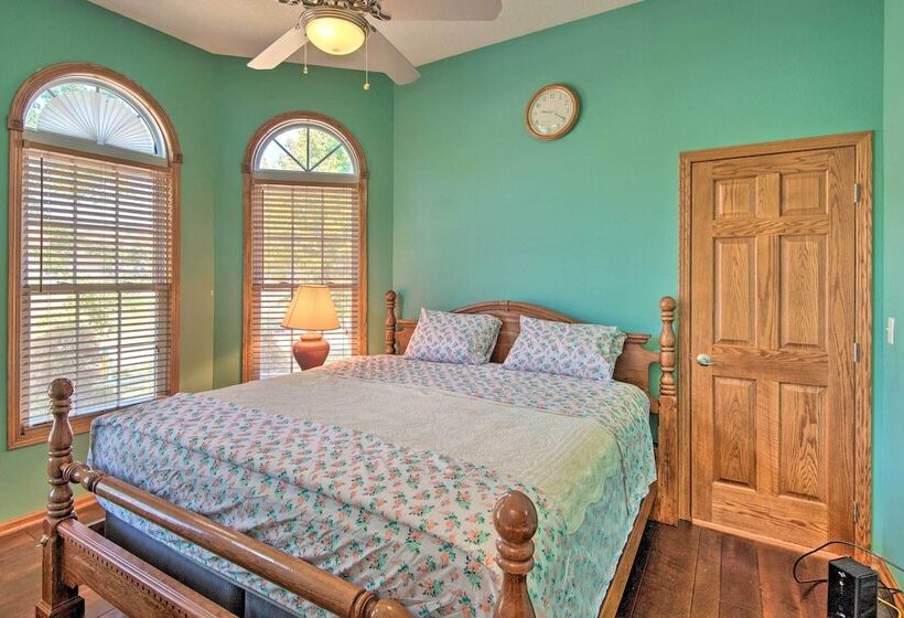 Pet Friendly Des Moines Home W/ Fenced Yard!