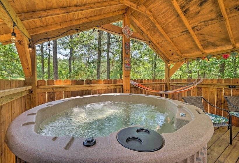 Falling Star  Eagletown Cabin W/ Hot Tub: Pets Ok