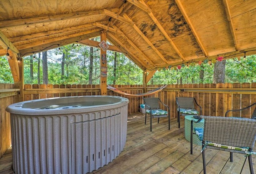 Falling Star  Eagletown Cabin W/ Hot Tub: Pets Ok