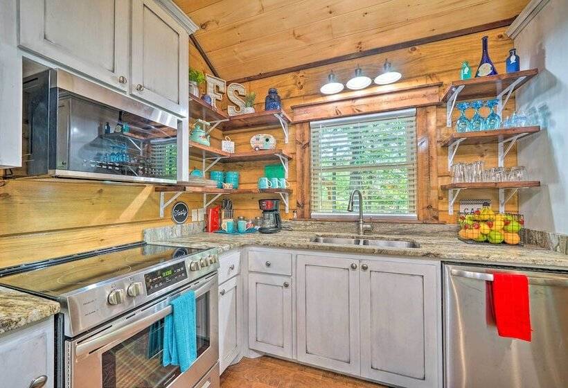 Falling Star  Eagletown Cabin W/ Hot Tub: Pets Ok