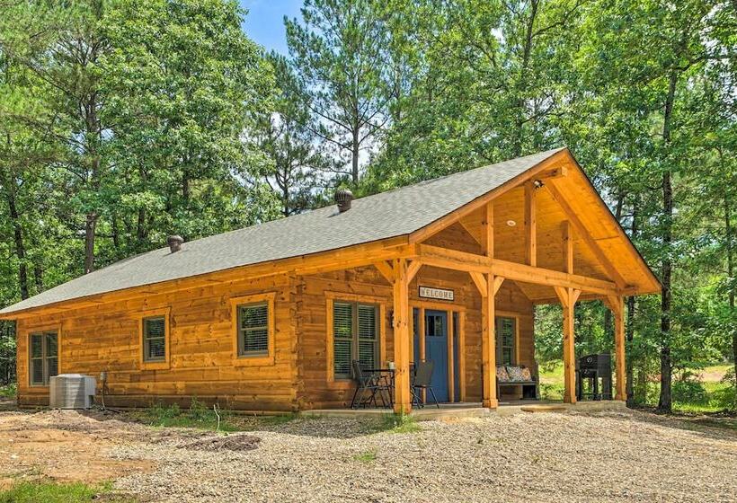 Falling Star  Eagletown Cabin W/ Hot Tub: Pets Ok