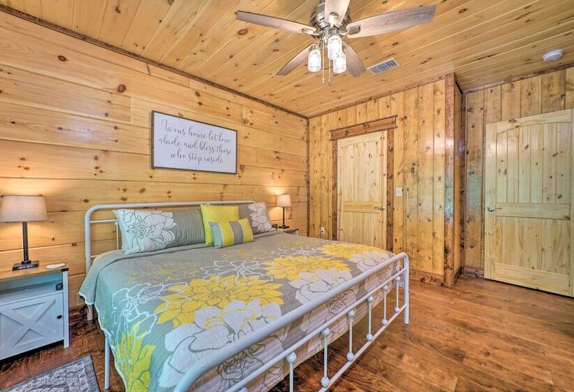 Falling Star  Eagletown Cabin W/ Hot Tub: Pets Ok