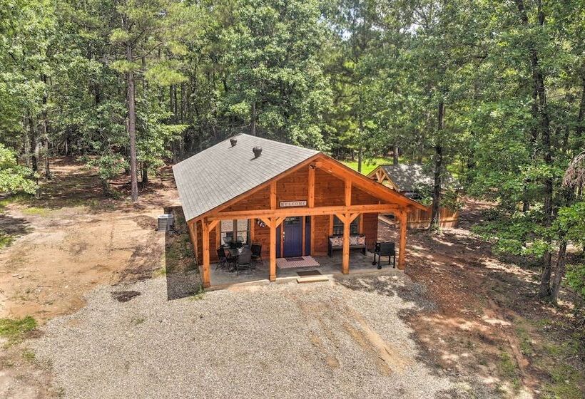 Falling Star  Eagletown Cabin W/ Hot Tub: Pets Ok