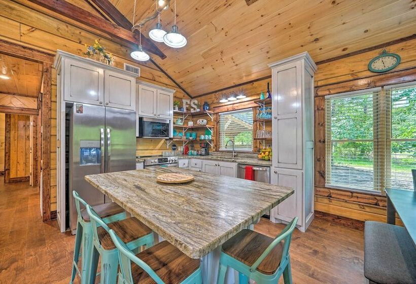 Falling Star  Eagletown Cabin W/ Hot Tub: Pets Ok
