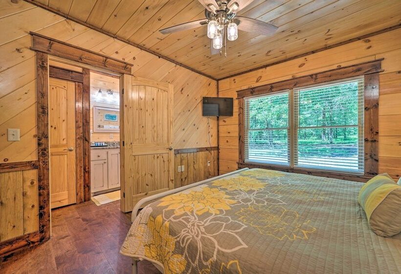 Falling Star  Eagletown Cabin W/ Hot Tub: Pets Ok