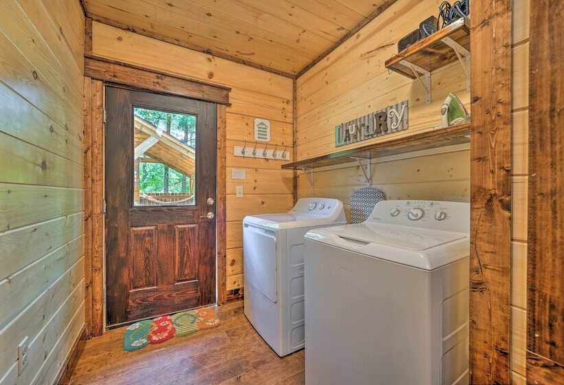 Falling Star  Eagletown Cabin W/ Hot Tub: Pets Ok