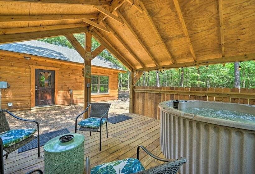 Falling Star  Eagletown Cabin W/ Hot Tub: Pets Ok