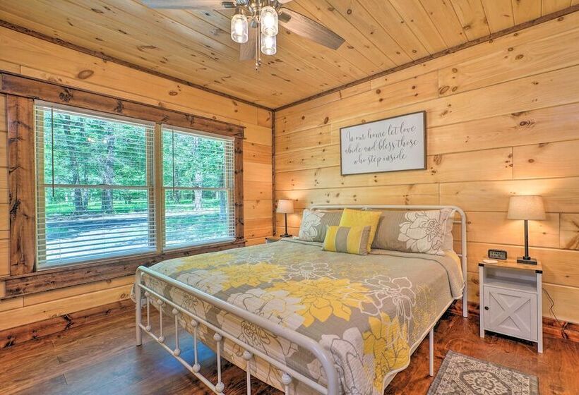 Falling Star  Eagletown Cabin W/ Hot Tub: Pets Ok