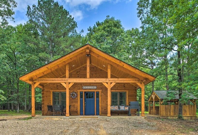 Falling Star  Eagletown Cabin W/ Hot Tub: Pets Ok