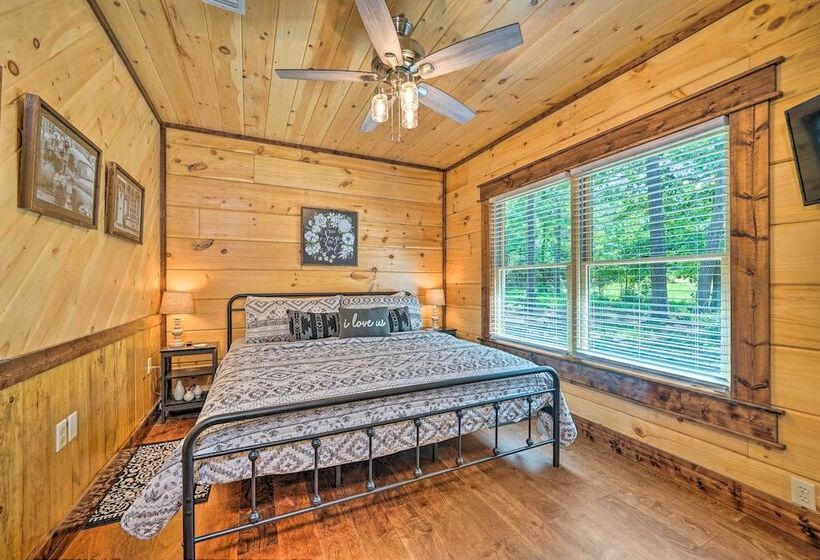 Falling Star  Eagletown Cabin W/ Hot Tub: Pets Ok