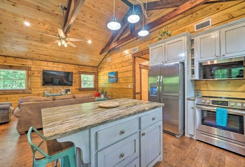 Falling Star  Eagletown Cabin W/ Hot Tub: Pets Ok